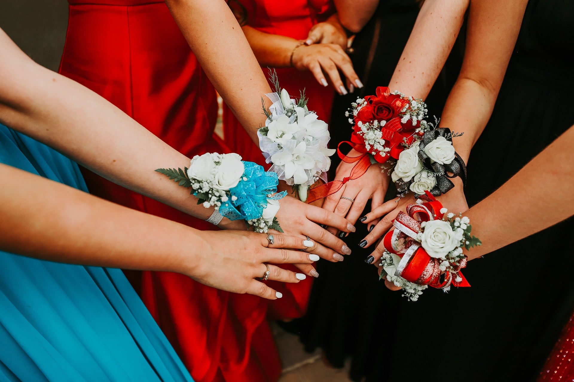 The Trendiest Accessories to Wear to Prom 2024 - NORMA REED The Trendiest Accessories to Wear to Prom 2024 - NORMA REED